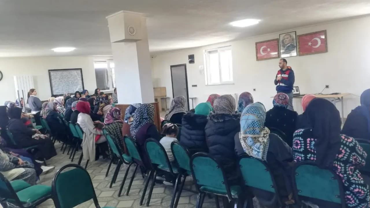 Kars Akyaka'da annelere uyuşturucuyla mücadele eğitimi