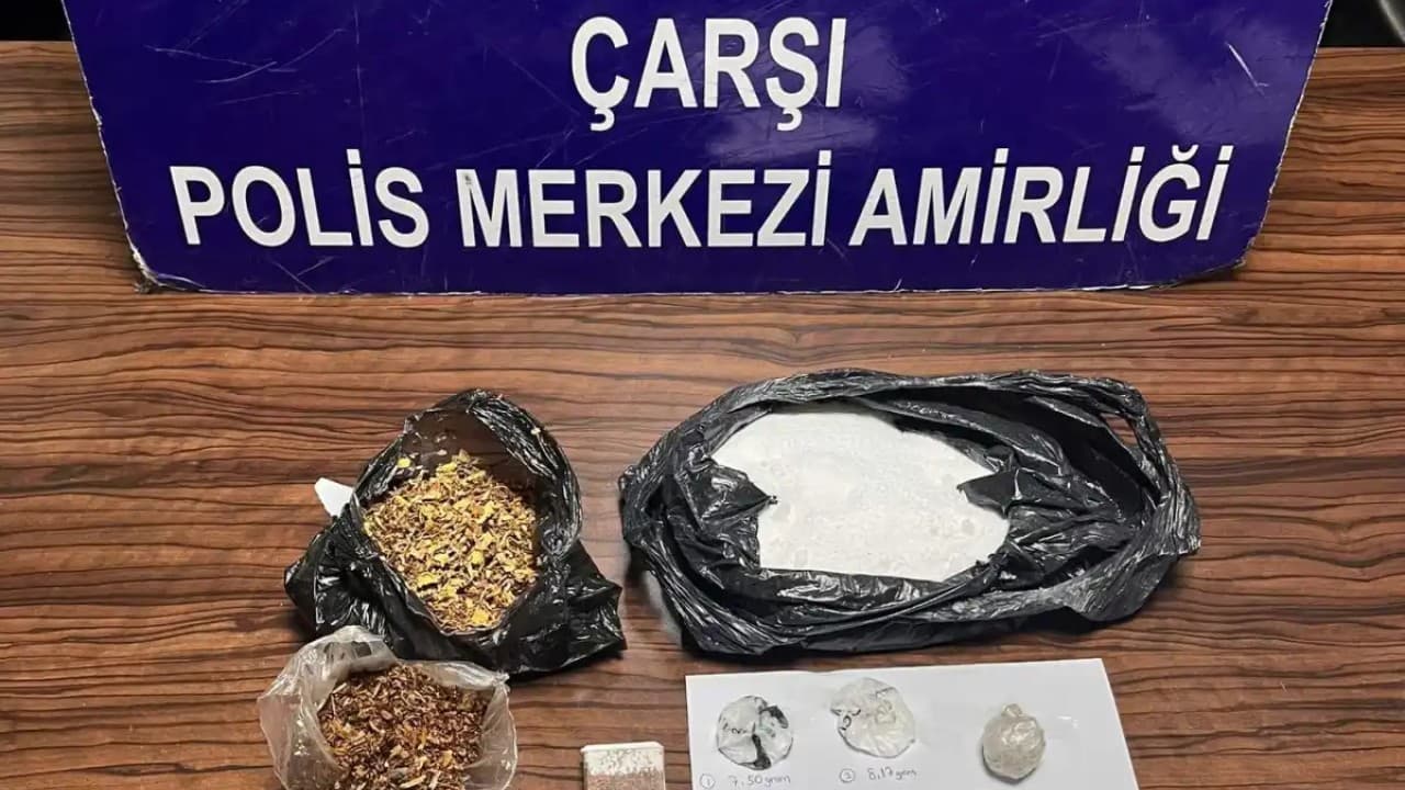 Bursa'da Uyuşturucu Ticareti Operasyonu: 4 Gözaltı ve Ele Geçirilen Maddeler