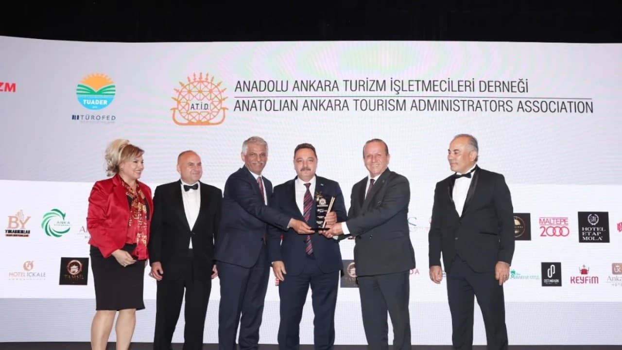 Turizm ve Medya Dünyasının Ödül Töreni: Dr. Süleyman Basa'ya Büyük Onur