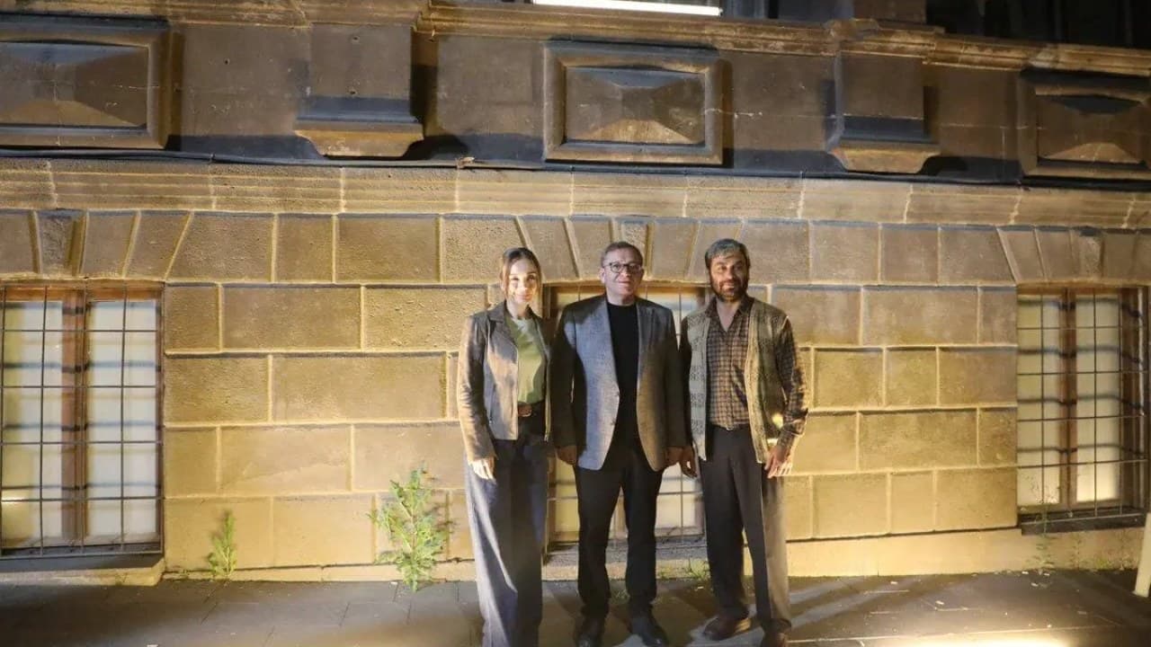 Kars'ta "Çırak" Dizisi Setine Vali Ziya Polat'tan Ziyaret