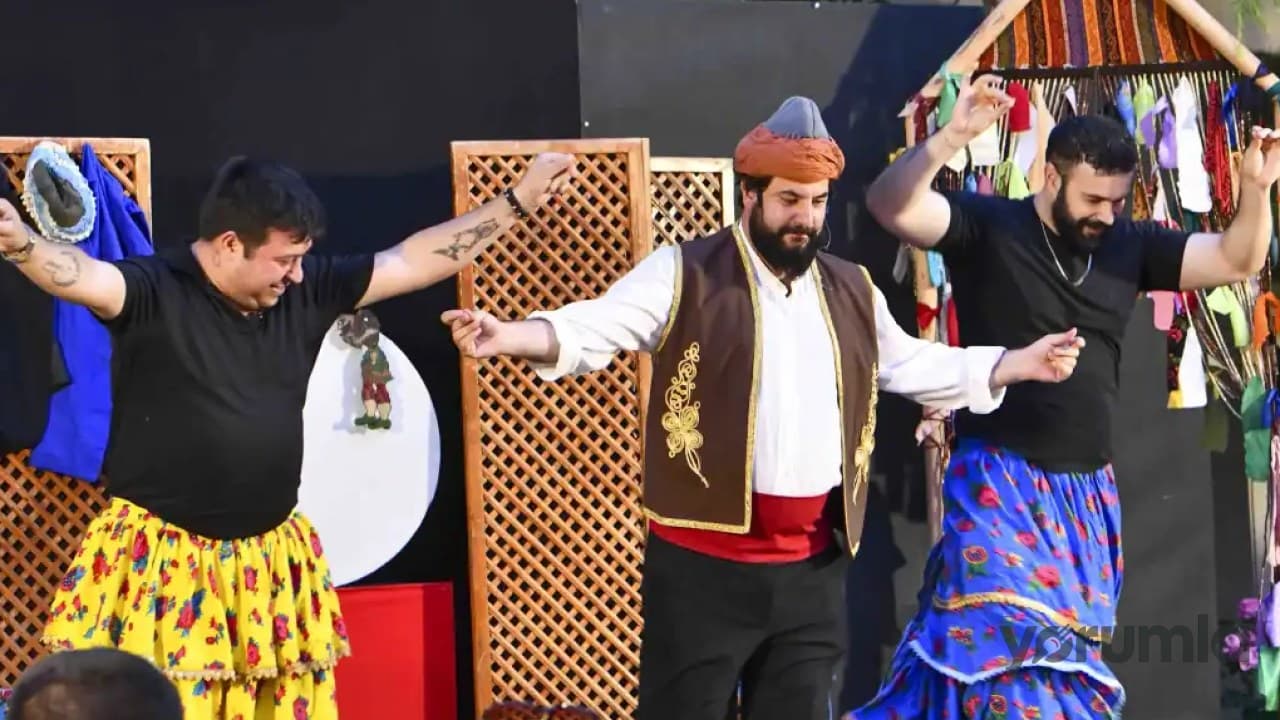 Ankara'da "Bir Yudum Muhabbet" Oyunu Tiyatroseverlerden Tam Not Aldı