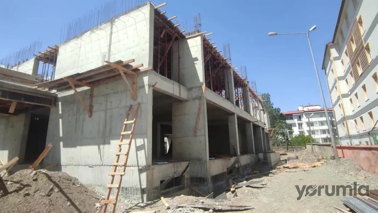 Kars Kağızman’da 1 Ekim Ortaokulu ve Mustafa Yalçın İlkokulu İnşaatları Hızla İlerliyor