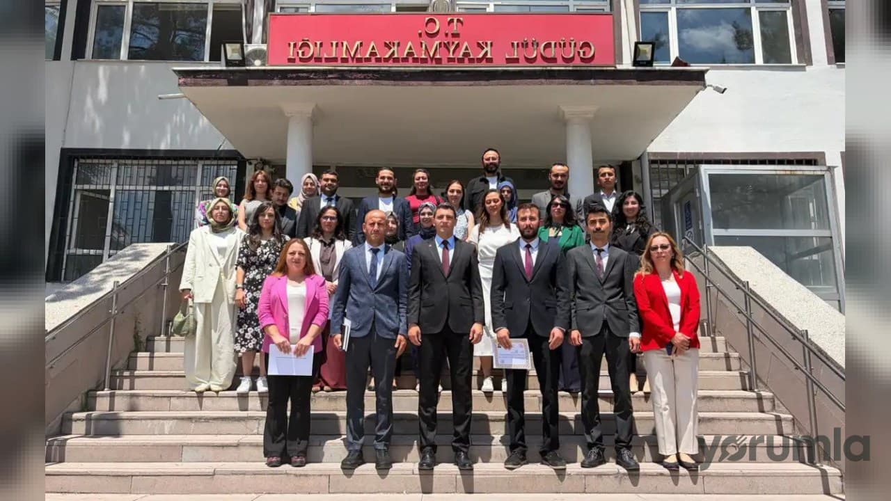 Kaymakam Naim Akar, İlçe Milli Eğitim Müdürlüğü öğretmenlerine başarı belgelerini takdim etti