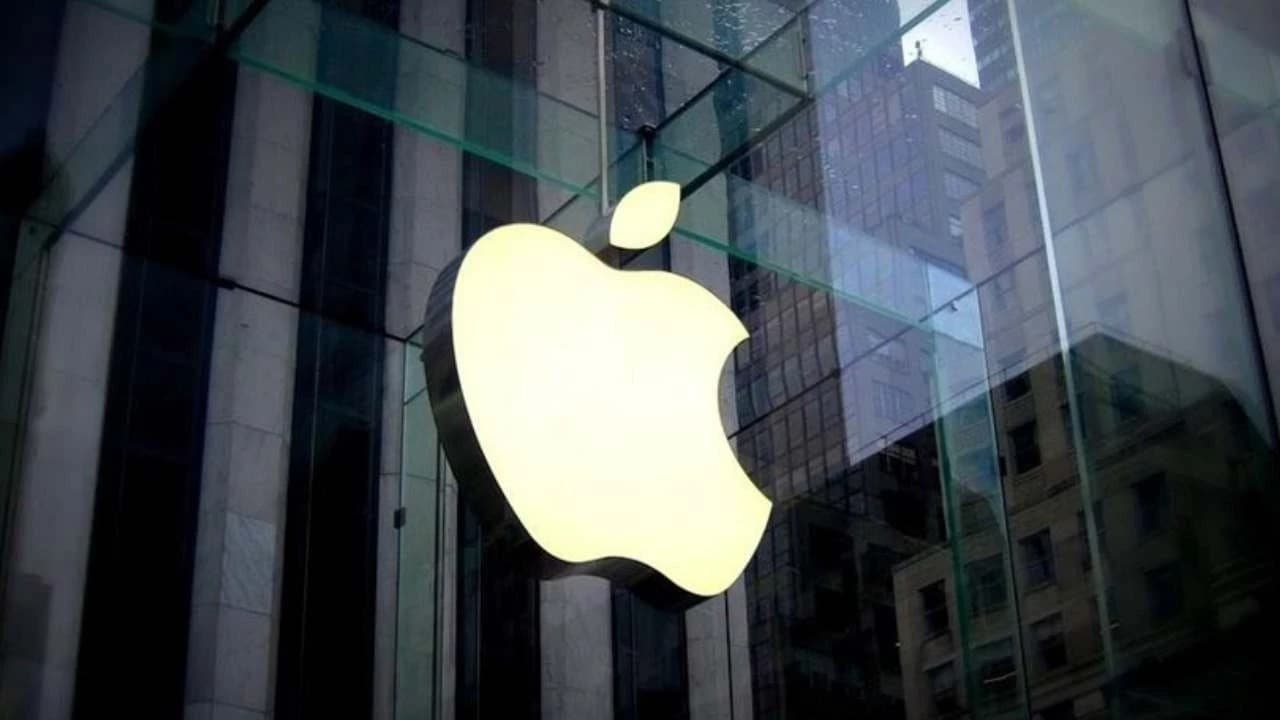 Apple, Mac ve iPad fiyatlarını artırdı; hisseler %5,3 düştü