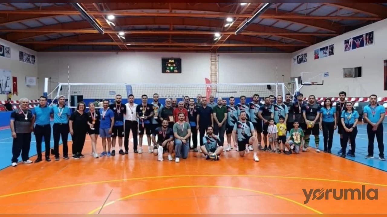 Hatay’da resmi kurumların voleybol turnuvasında Kırıkhan İlçe Milli Eğitim şampiyon oldu