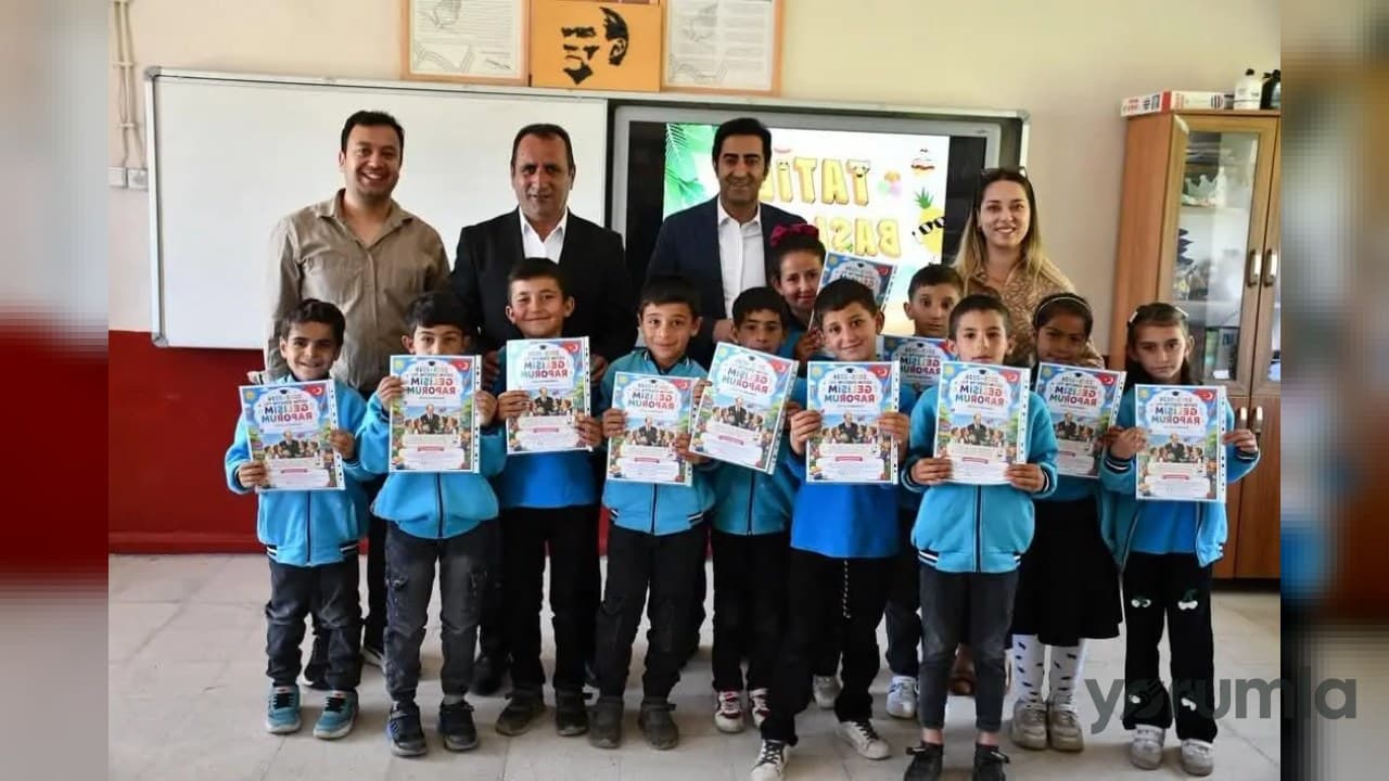 Kaymakam Aslantatar karne dağıtımında öğrencilerle buluştu, tatil için kitap önerdi