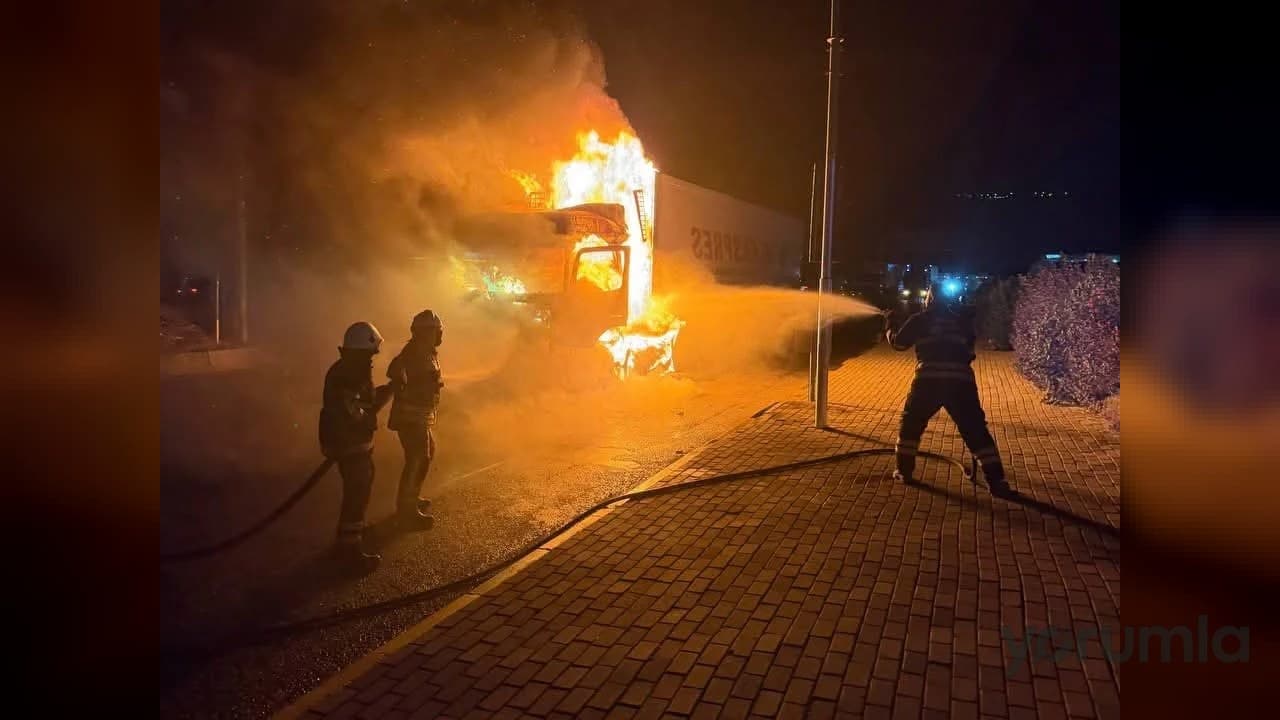 Hatay Kırıkhan’daki tır yangını itfaiyenin hızlı müdahalesiyle söndürüldü