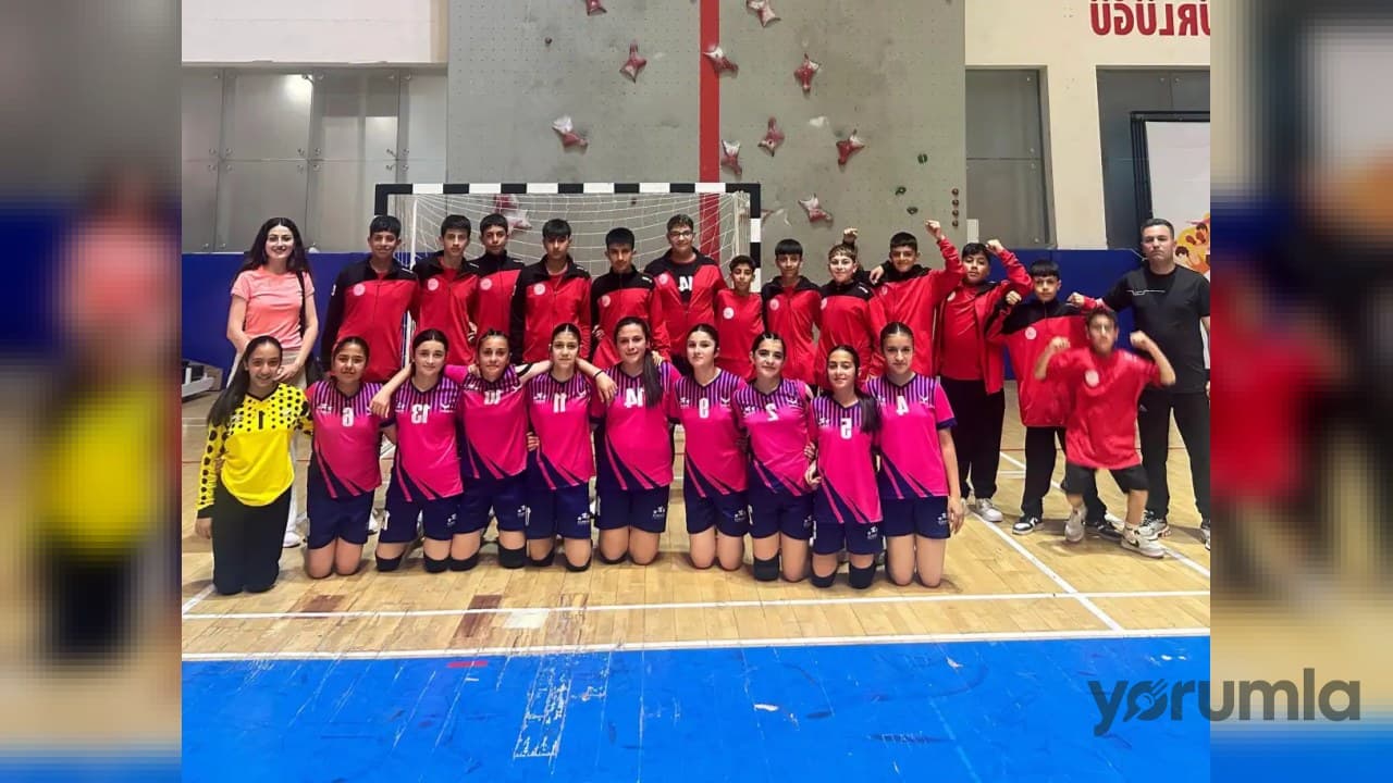 Kars kız hentbol takımı grubunu ikinci tamamlayarak finale yükseldi
