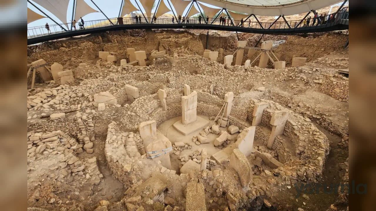 Göbeklitepe’de 20 Anıtsal Yapı ve 6 Metrelik Sütunlaryla Dünyanın En Eski Tapınağı
