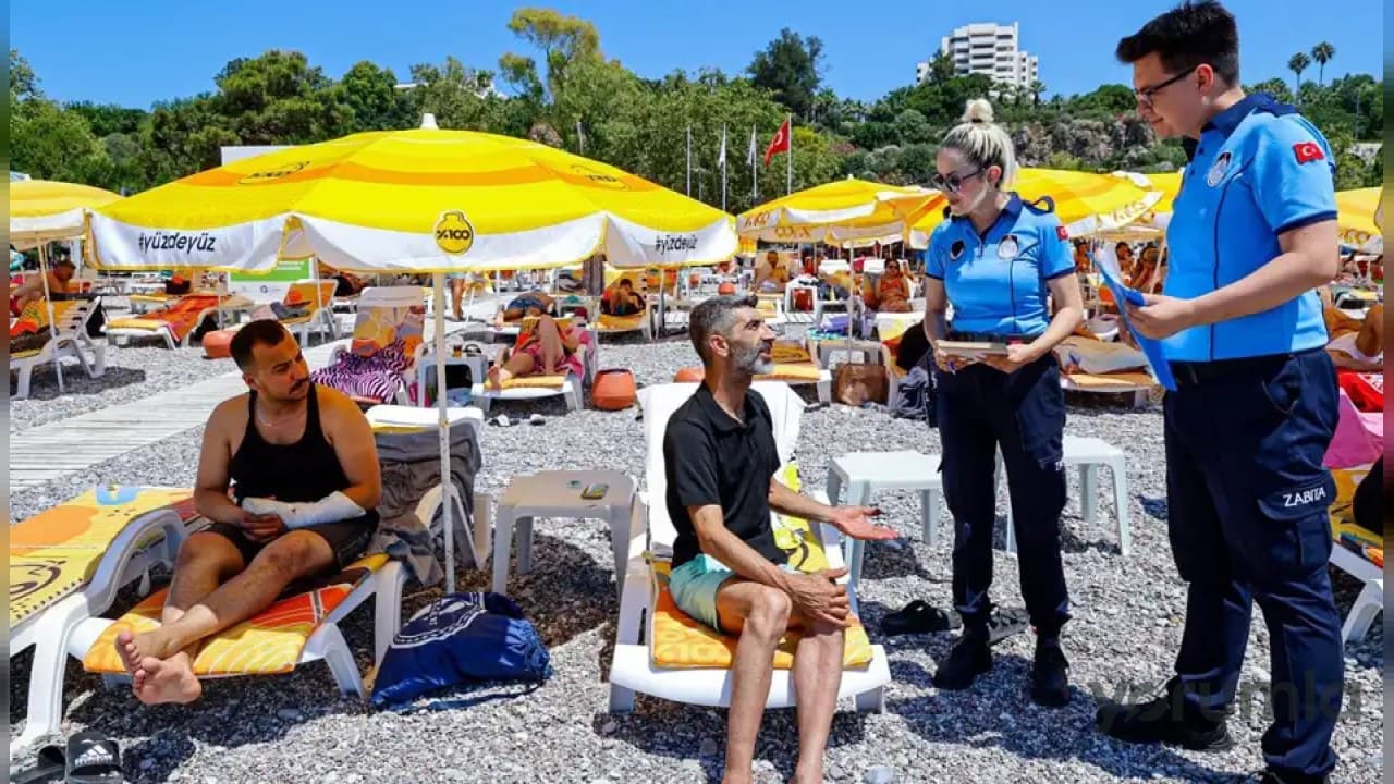 Konyaaltı Sahili’nde Dumansız Plaj uygulaması kapsamında denetimler devam ediyor