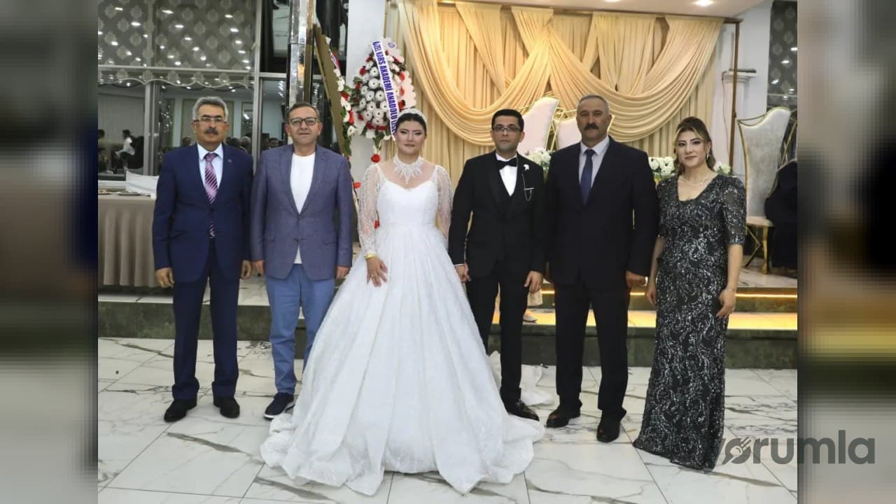 Vali Ziya Polat, Ebru Yardımcıel ve Mustafa Balaman’ı düğünde tebrik etti