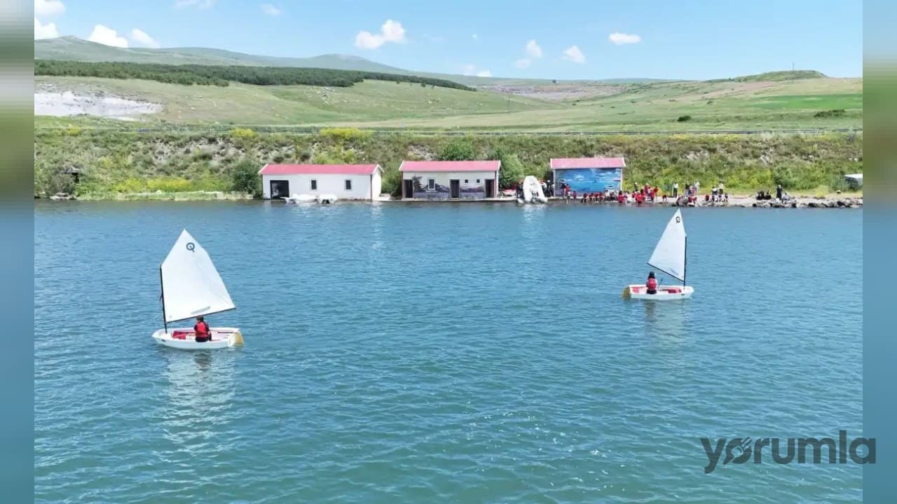 Çıldır Gölü’nde Optimist yelken eğitimi: 32 sporcu Anadolu Ligi hedefinde