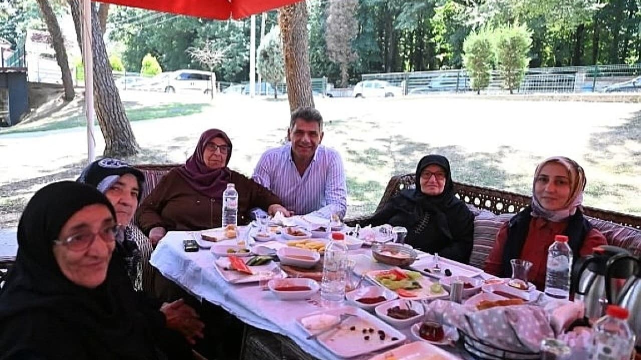 Kartepe'de büyüklerden ilk teleferik heyecanı: Alo Evlat Sağlık Kulübü'nden anlamlı buluşma!