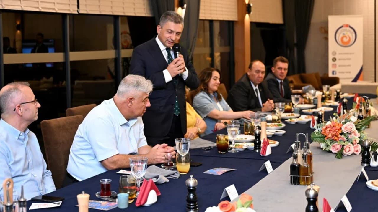 Antalya’da veda yemeği: Şahin’den “vatan hizmeti” mesajı