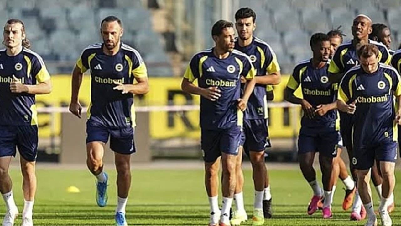 Fenerbahçe, Lyon deplasmanı öncesi özel uçakla Lyon’a geldi