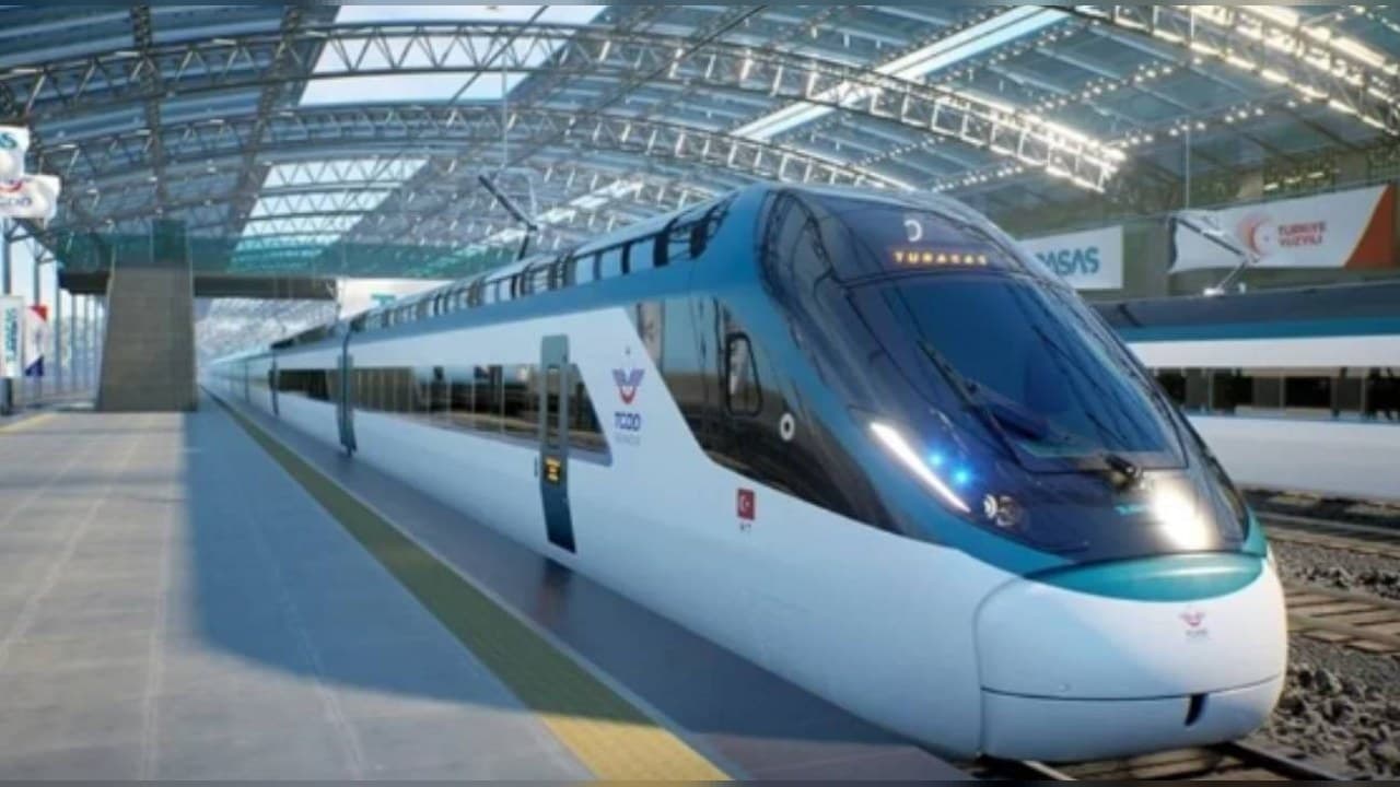 Ulaştırma Bakanı Uraloğlu: Milli hızlı tren 250 kilometre hıza ulaştı