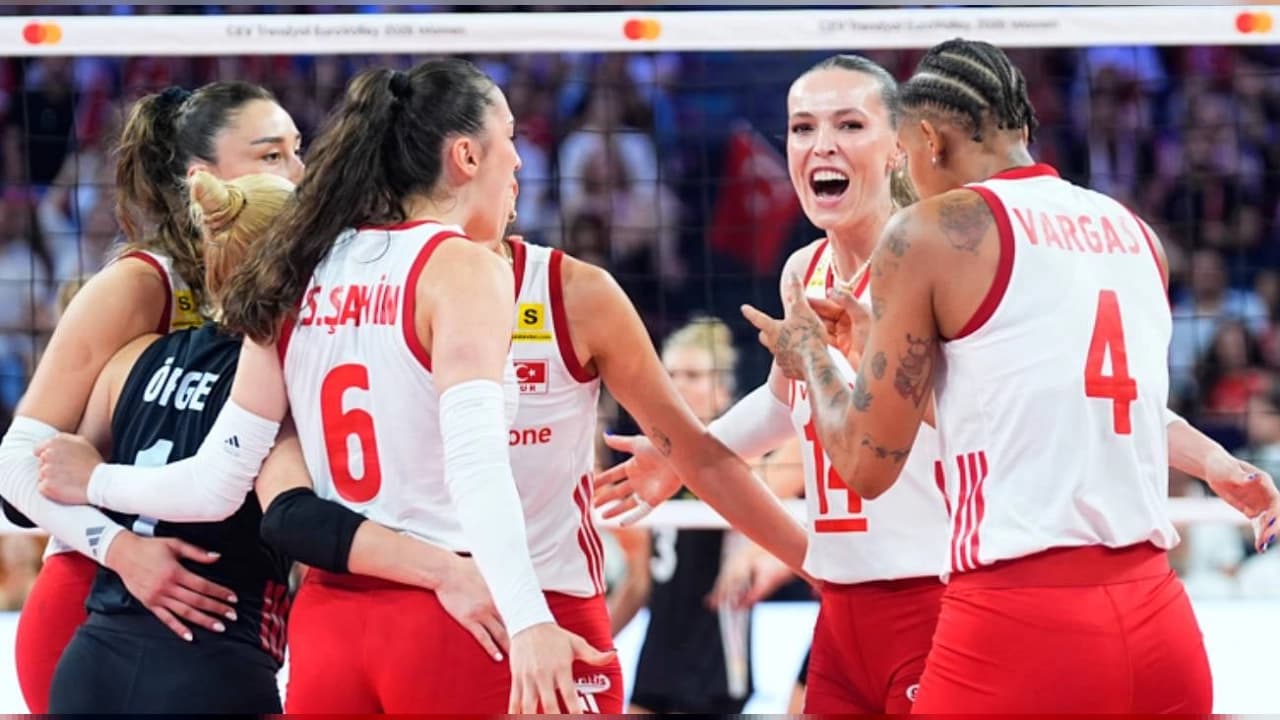 Voleybol Milli Kadın Takımı Almanya’yı 3-1 yenip yarı finale yükseldi