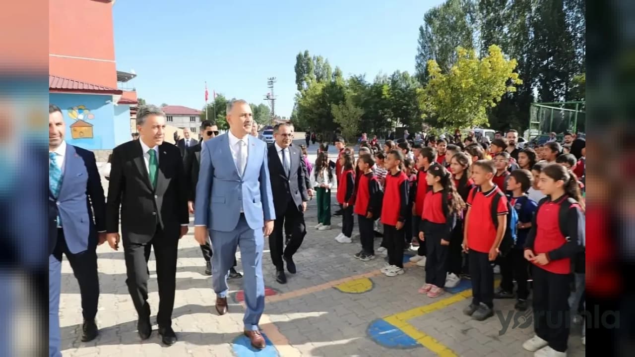 Ağrı'da 2024-2025 Eğitim Öğretim Yılı Başladı: İlk Ders Zilini Vali Mustafa Koç Çaldı