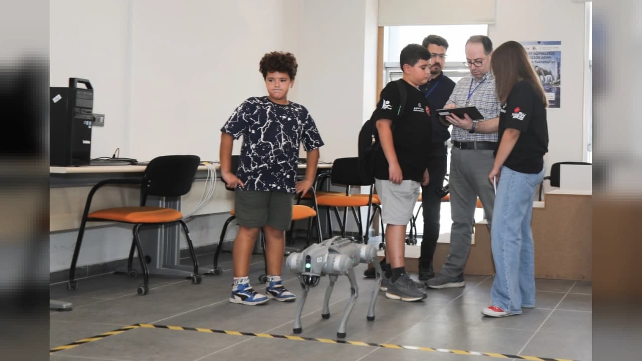 BTÜ'de Gençler Yapay Zekâ ve Robotik Teknolojilerle Buluştu