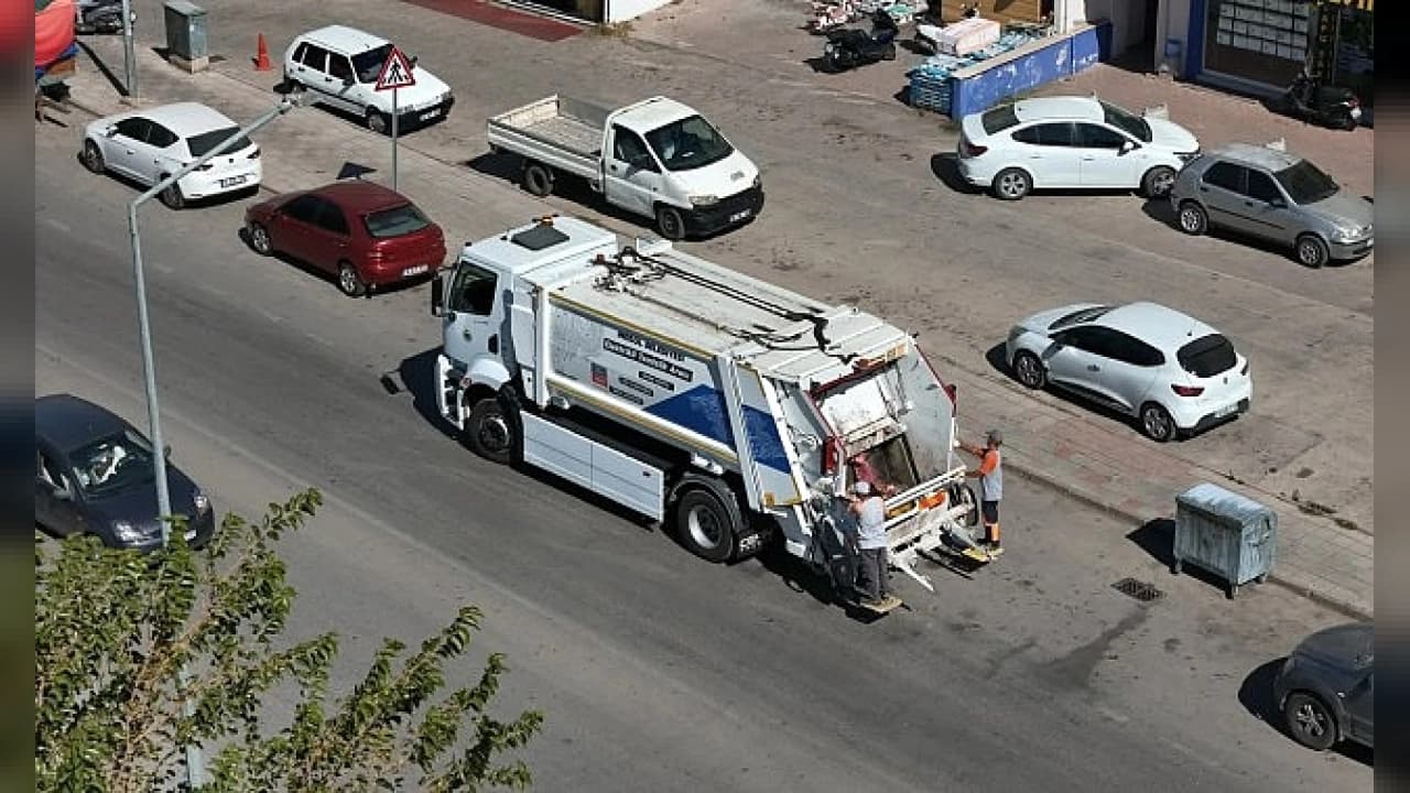 İnegöl Belediyesi Yüzde 100 Elektrikli Çöp Kamyonunu Test Ediyor