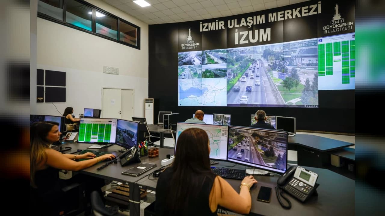 İzmir'de Okul Sezonu Trafiği İZUM ile Kontrol Altında: 622 Kavşak Anlık İzleniyor