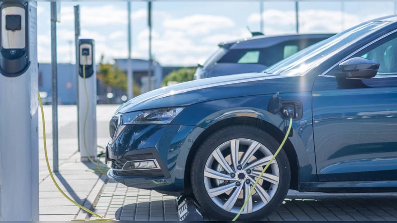 Otomotivde Dönüşüm: Hibrit ve Elektrikli Araç Satışları Benzinlileri Geride Bıraktı
