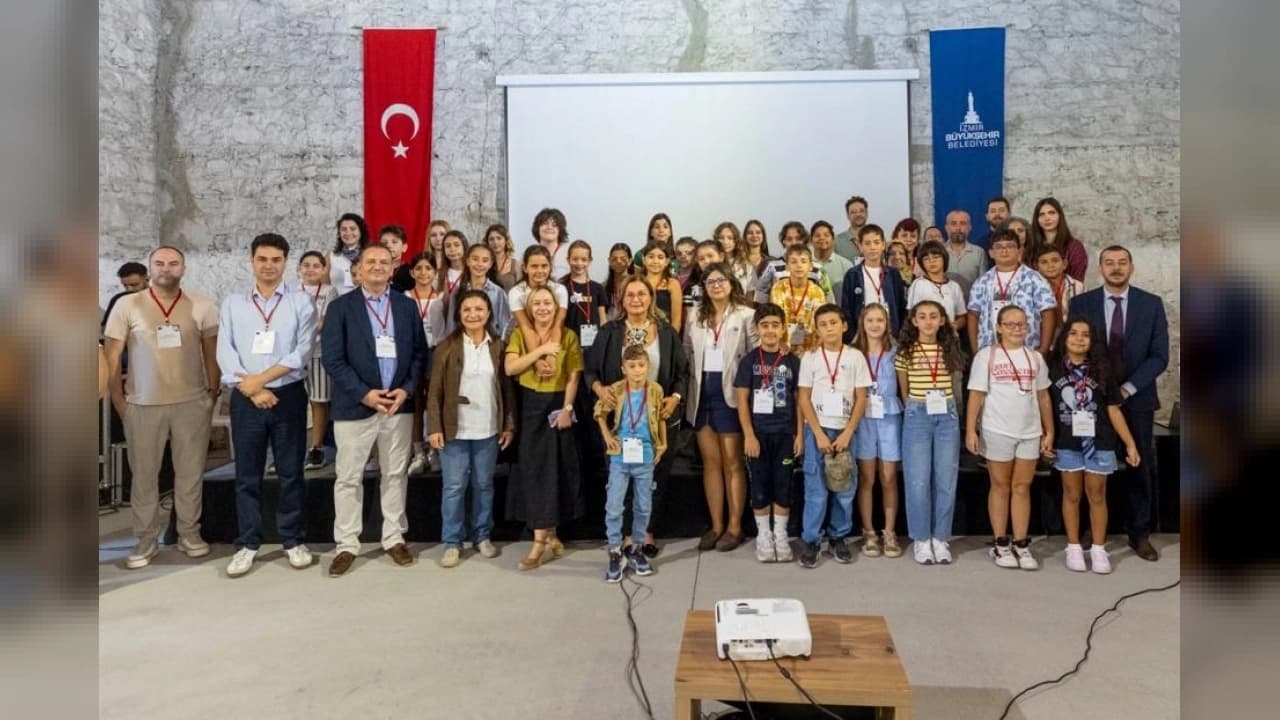 İzmir'de Çocuk İklim Forumu Düzenlendi: COP31 Öncesi Tarihi Bildirge Hazırlandı