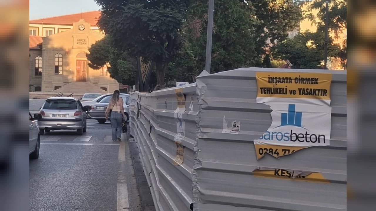 Keşan'da Kaldırım İşgalleri Tehlike Saçıyor: Vatandaşlardan Acil Önlem Çağrısı