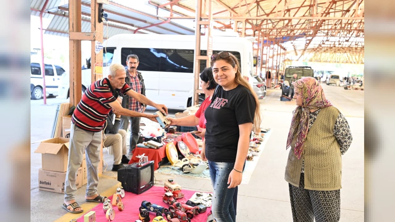 Manisa İkinci El Eşya Pazarı Yeni Yerinde Açıldı