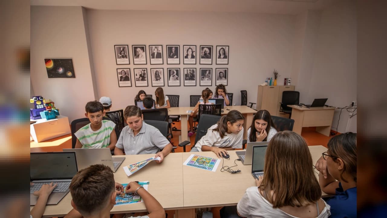 Mersin'de Çocuklar Yapay Zekâ ve Teknolojiyle Geleceğe Hazırlanıyor