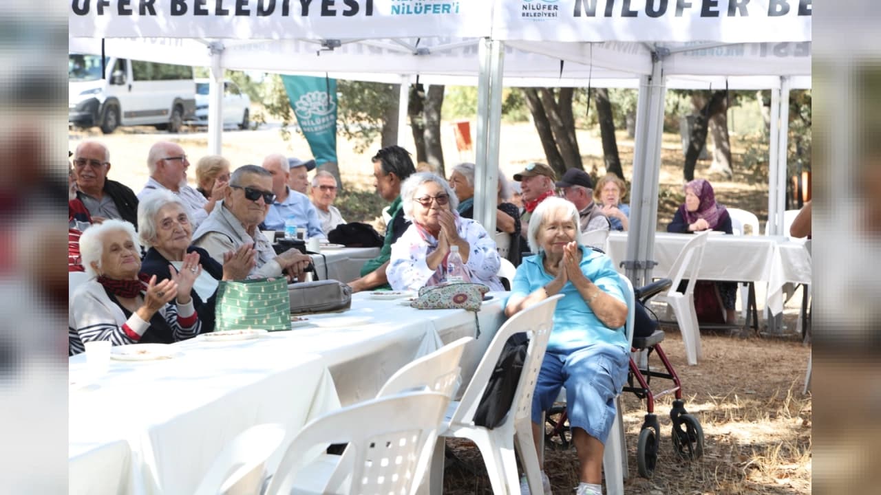 Nilüfer Belediyesi Huzurevi Sakinleri Balat Atatürk Ormanı’nda Yaza Veda Etti