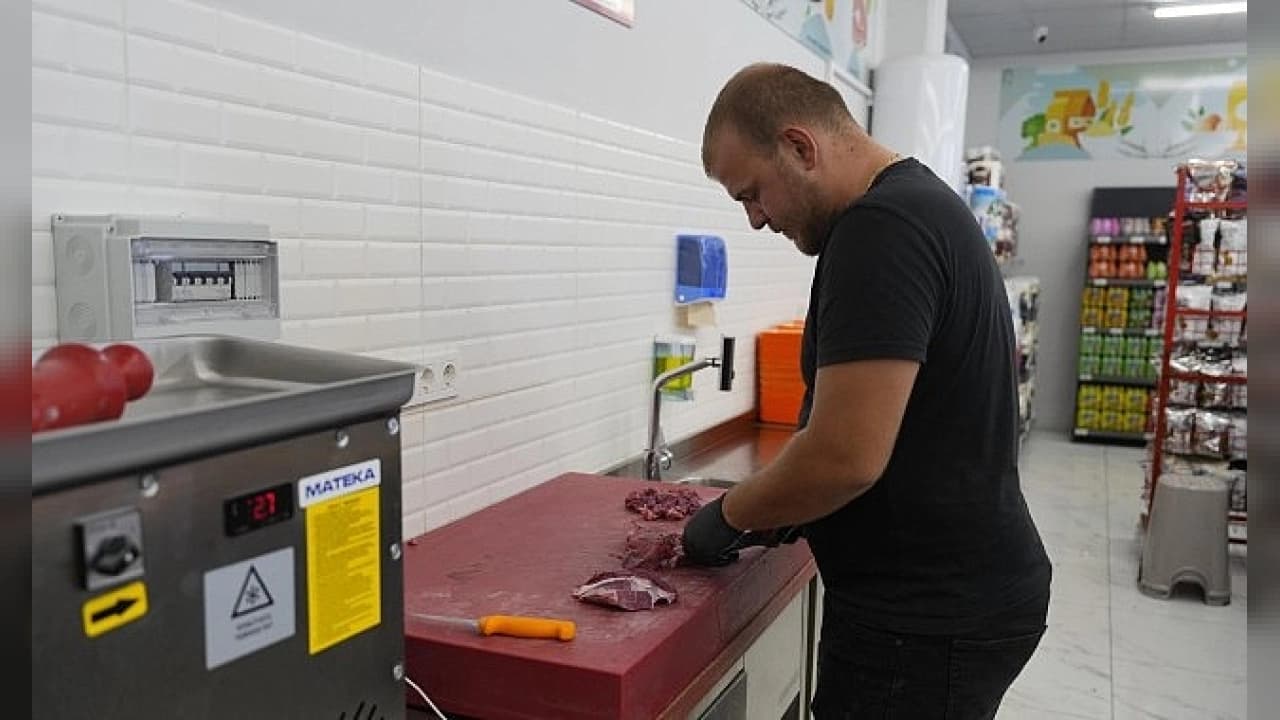 Burhaniye Belediyesi Halk Market ile İhtiyaç Sahibine Destek Oluyor