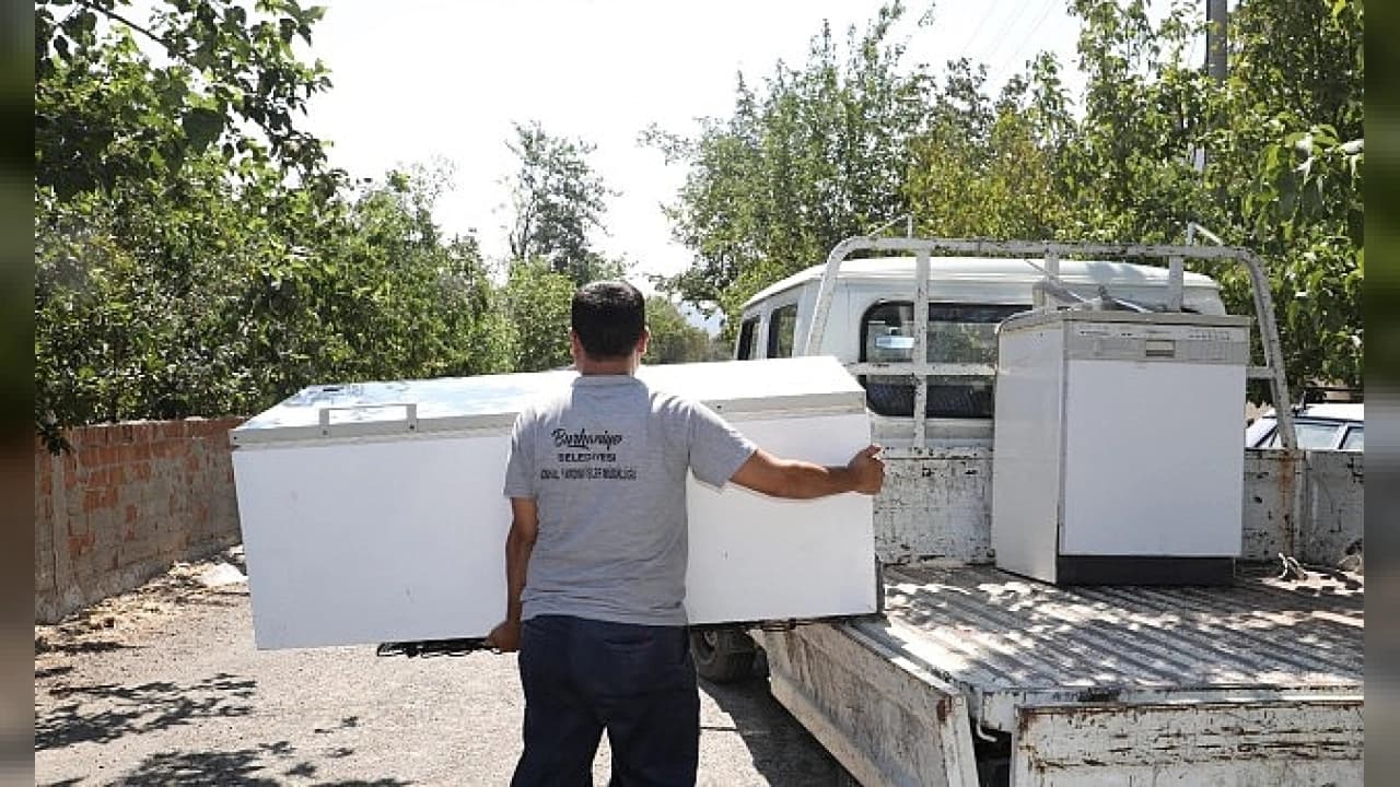 Burhaniye Belediyesi'nden Sosyal Destek: 203 Aileye Ev Eşyası Yardımı