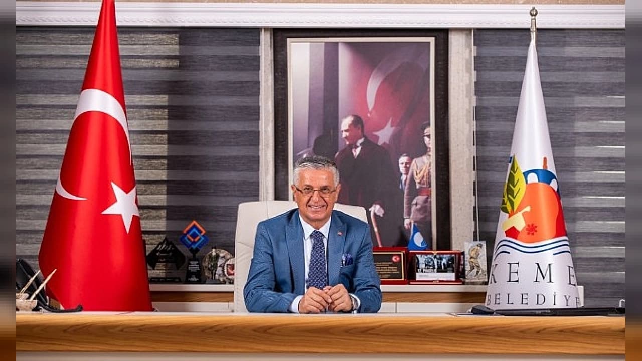 Kemer Belediyesi'nin Eğitim Projeleri Köşe Yazısına Konu Oldu