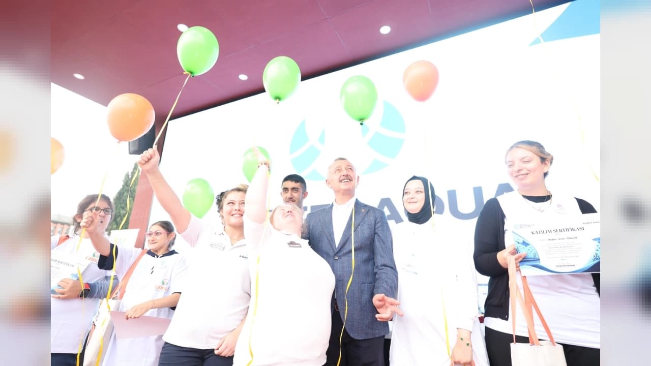 Kocaeli'de Özel Gereksinimli Öğrencilerden İzmit Körfezi Atıklarıyla Anlamlı Sergi