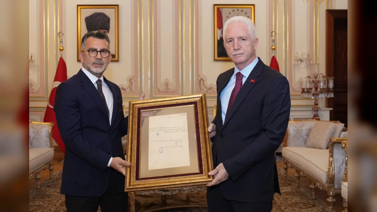 Sultan II. Abdülhamid'e yazılan 127 yıllık tarihi mektup Deniz Müzesi'ne iade edildi
