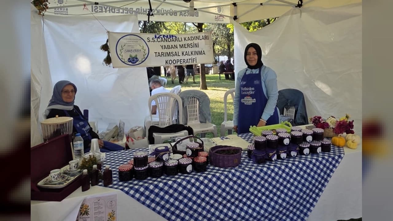 Candarlı kadınlarından Bursa Gastronomi Festivali’nde yaban mersini rüzgârı