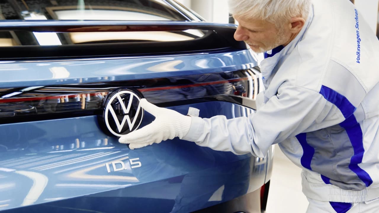 Volkswagen'den Tarihi Revizyon: Kar Marjı Hedefleri Çakıldı