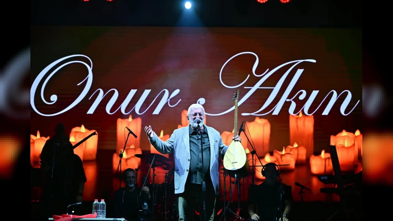 Manisa'da Kurtuluş Haftası Coşkusu Onur Akın Konseriyle Sona Erdi