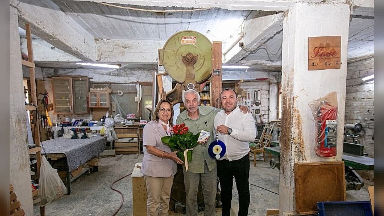 Güzelbahçe'de Ahilik Haftası Coşkusu: En Yaşlı ve En Genç Esnafa Ziyaret
