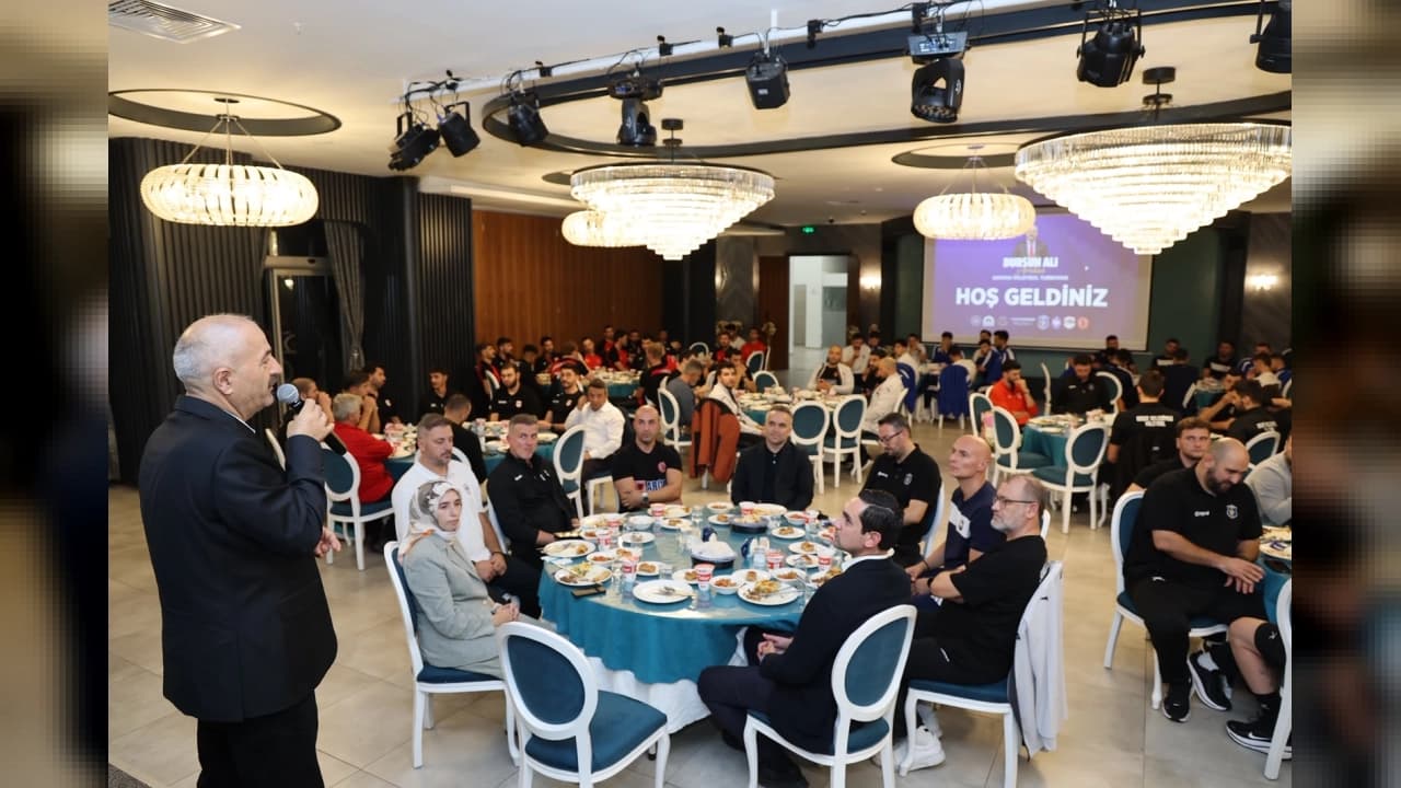 Gebze'de Voleybol Turnuvası Heyecanı: Takımlar Yemekte Buluştu
