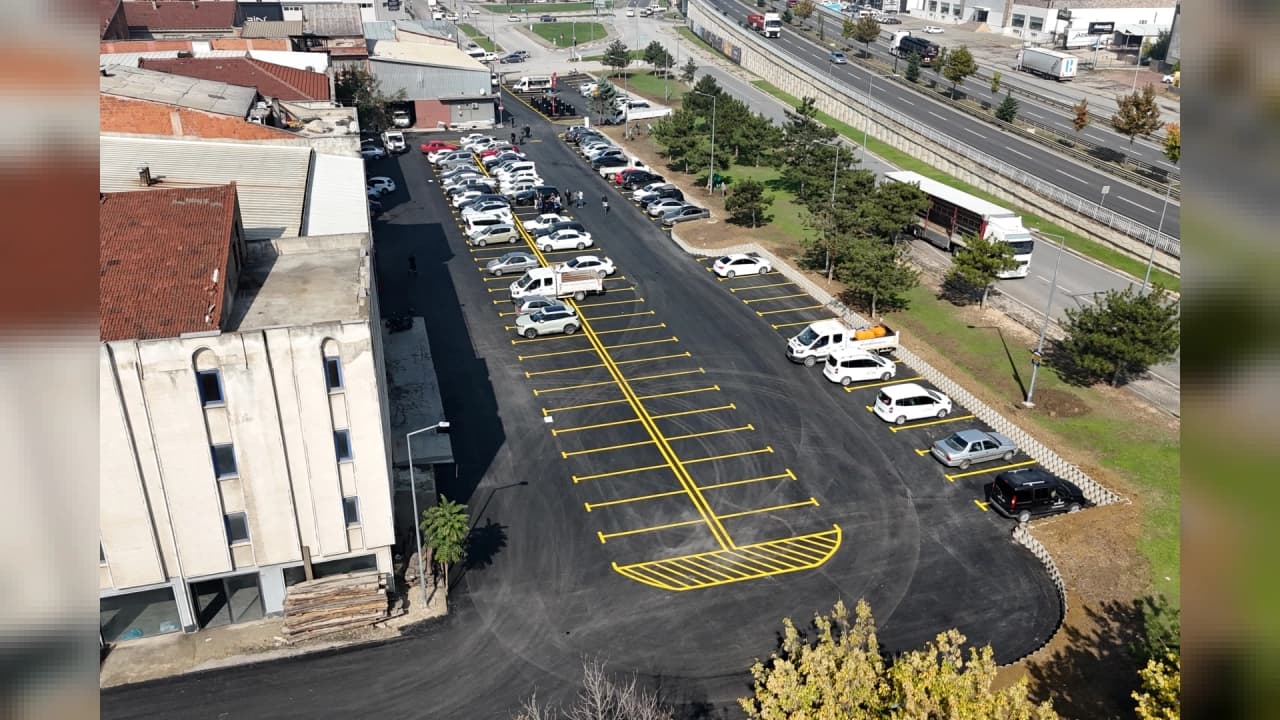 İnegöl'de Mobilya Caddesi'ne Nefes Aldıran 165 Araçlık Otopark Tamamlandı