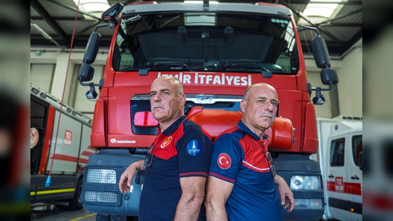 İzmir'de 33 Yıllık İtfaiyeci İkizlerin Sıra Dışı Yaşam Öyküsü