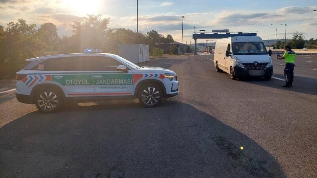 Sakarya'da Kaçak Sevkiyat Operasyonu: Tonlarca Midye ve Yüzlerce Hayvana El Konuldu