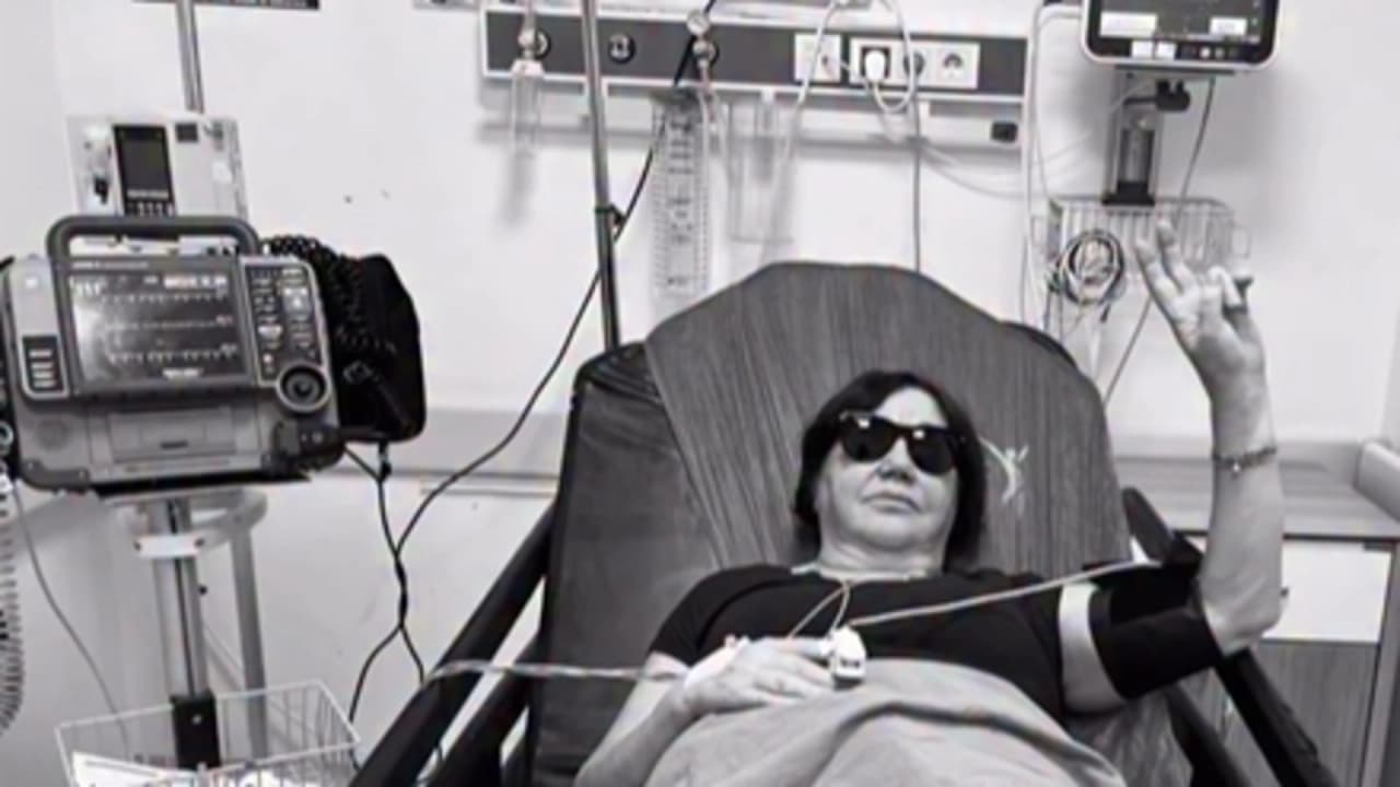 Ünlü Sanatçı Nazan Öncel Ambulansla Hastaneye Kaldırıldı: "Anjiyo Faslına Geçildi