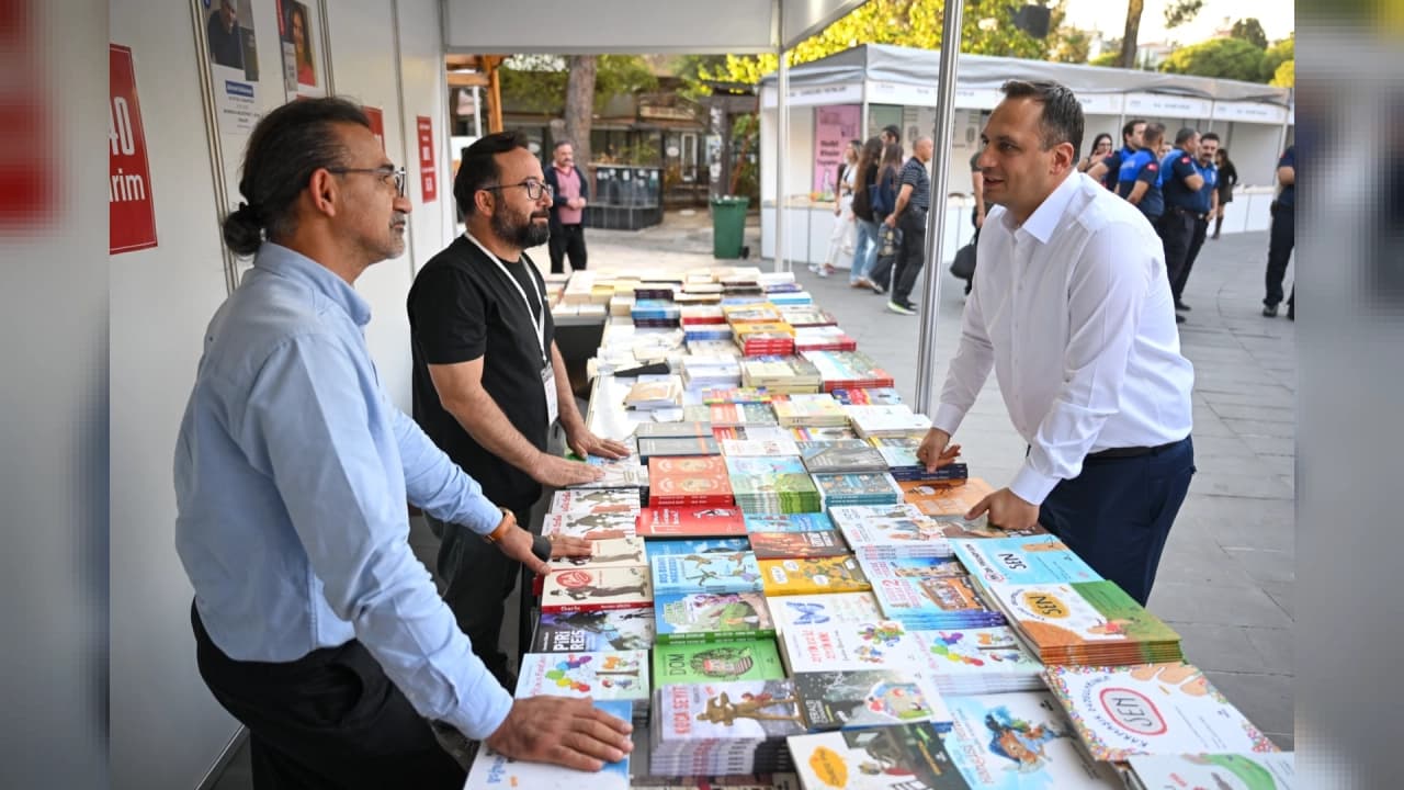 Bornova'da 7. Homeros Kitap Günleri Başladı: 790 Bin Kitap İzmirlilerle Buluşuyor