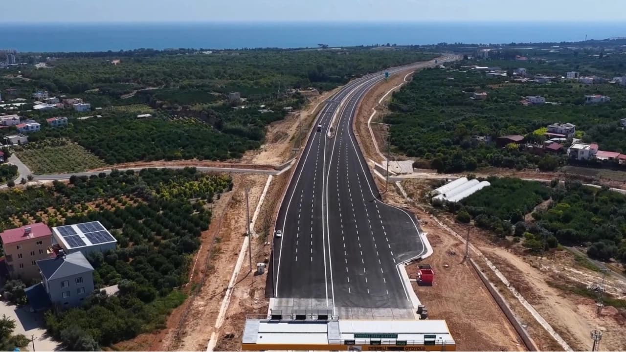 Çeşmeli-Kızkalesi Otoyolu'nda Sona Doğru: 2,5 Saatlik Mesafe 18 Dakikaya İnecek