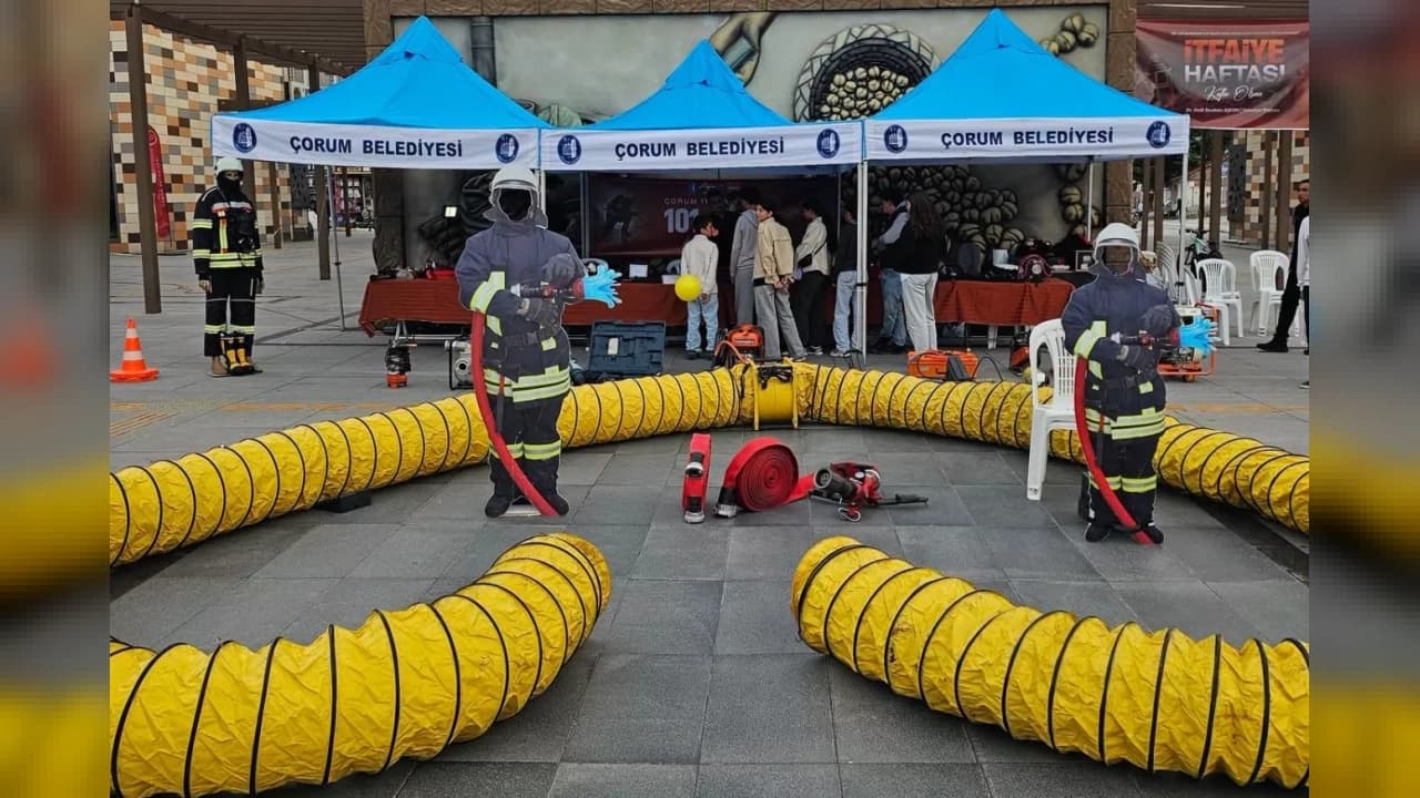 Çorum İtfaiyesi 101. Yaşında Meydanda Bilgilendirme Standı Kurdu