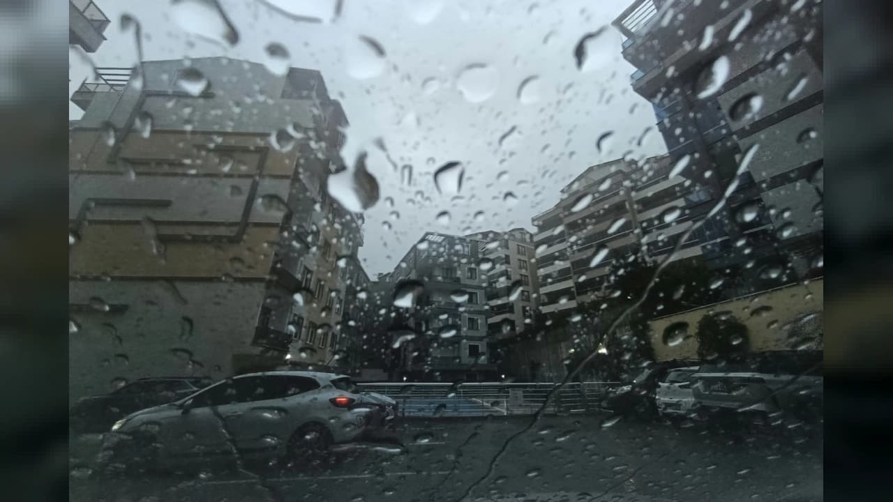Meteoroloji'den 28 Eylül İçin Kritik Uyarı: Sıcaklıklar Çakılıyor, Sağanak ve Fırtına Geliyor
