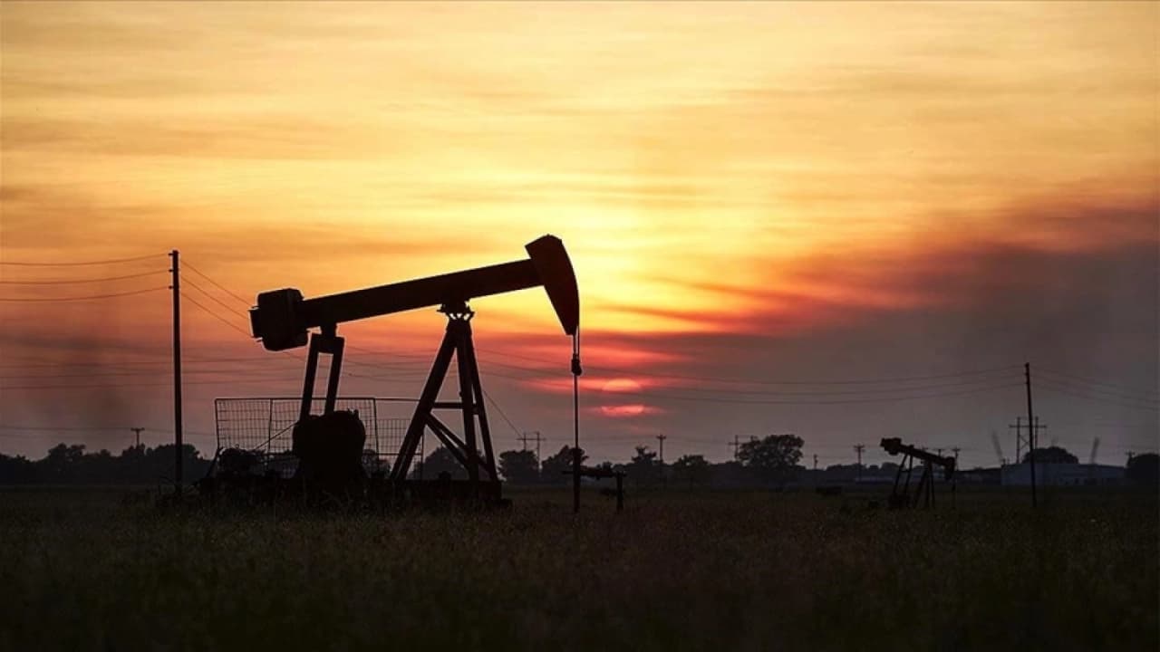 Brent Petrol 100 Dolara Dayanırken ABD-İran Müzakereleri ve Hürmüz Boğazı Belirsizliği Piyasayı Karıştırdı